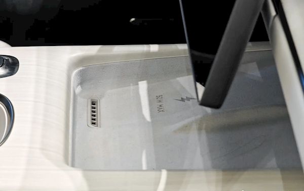全曝光！SU7内饰+小米汽车工厂实拍(图7)