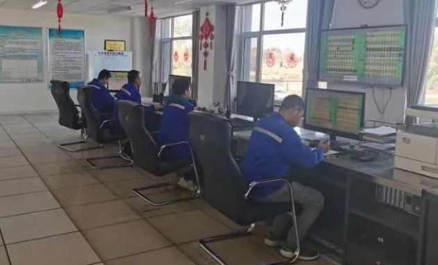 实地探访：呼和浩暖首日供暖公司点炉升温现场直击(图6)