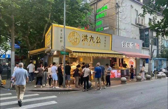 美食广场扰民怎么办？排除隐患留下烟火气(图1)
