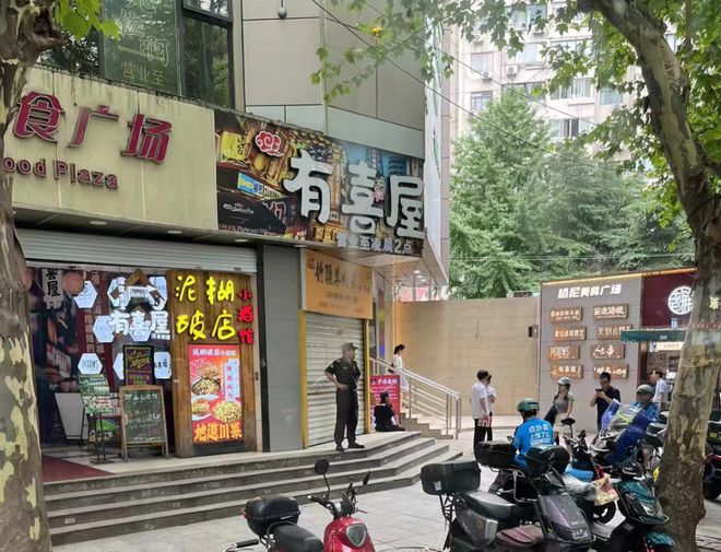 美食广场扰民怎么办？排除隐患留下烟火气(图2)